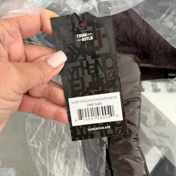 Think Rolyn Duplex Reversible Faux Fur Tote Travel Shoulder Work Gym Bag Brown - Picture 12 of 13